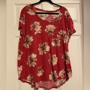 Maurice’s 24/7 floral tee size 2